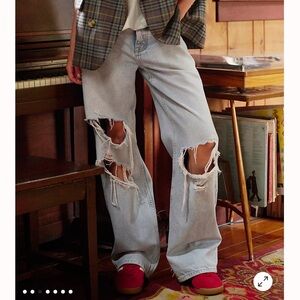 Free People We The Free Tennessee Low-Rise Boyfriend Jeans. NWT. Indigo run